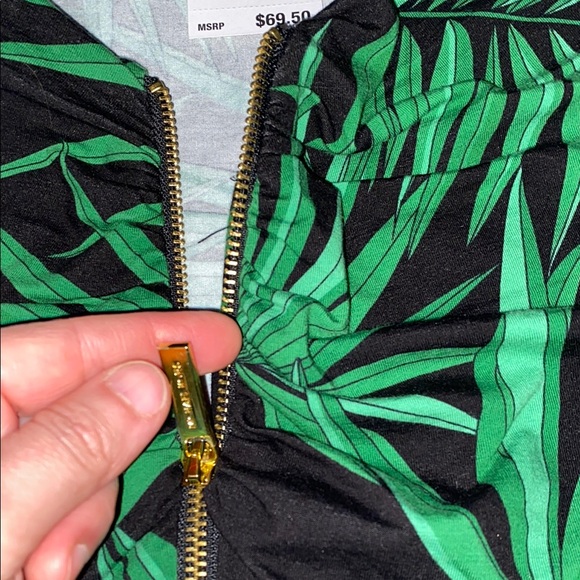 NWT Tropical Leaf Print “Palmeto Green” Michael KORS Top with Gold Zipper Sz S - Picture 9 of 12